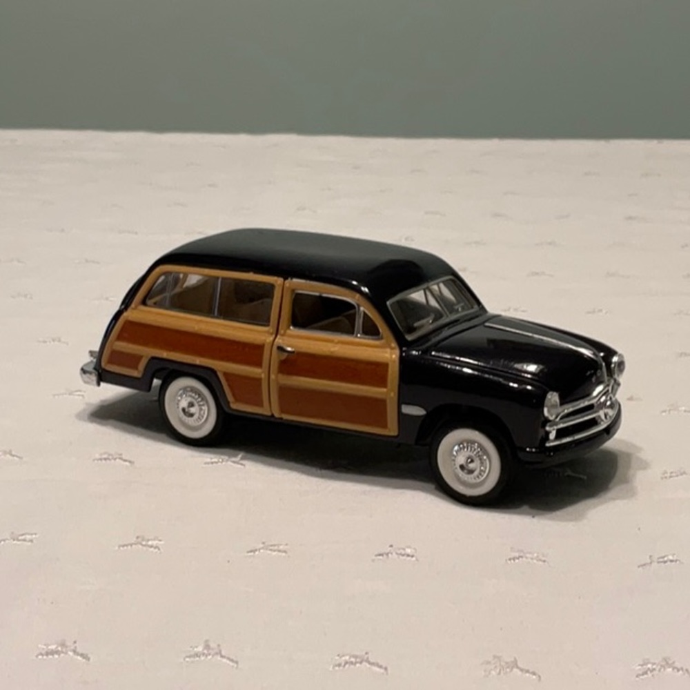 Ford Diecast 1949 Woody Wagon 1/38 Scale